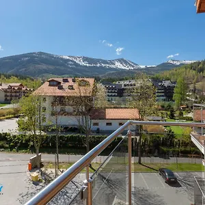 Bluesky: Mountain View Retreat In Apartment
